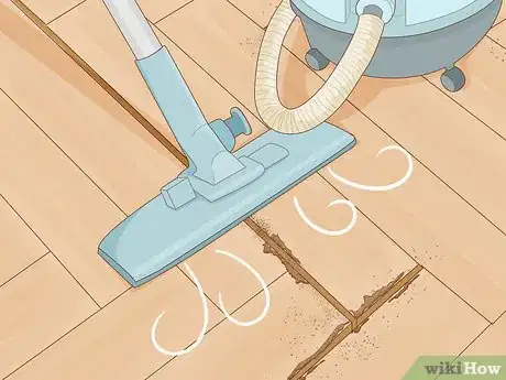 Imagen titulada Fill in Gaps in Wooden Floors Step 4