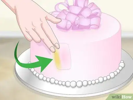 Imagen titulada Fix Cracked Fondant on a Cake Step 7