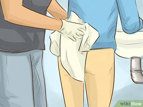 Imagen titulada Change Teen Diapers Step 8
