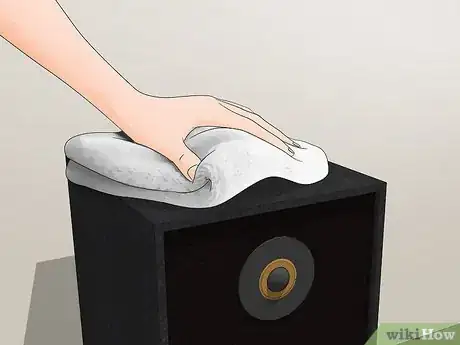 Imagen titulada Clean Speakers Step 7