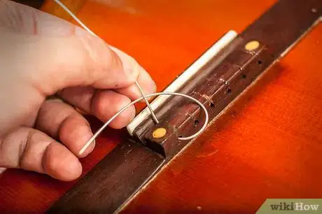 Imagen titulada Change Classical Guitar Strings Step 3Bullet2