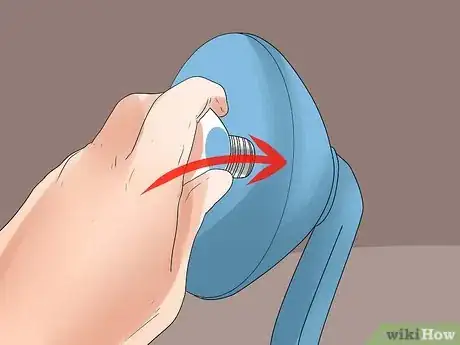 Imagen titulada Repair Your Halogen Lamp Step 5