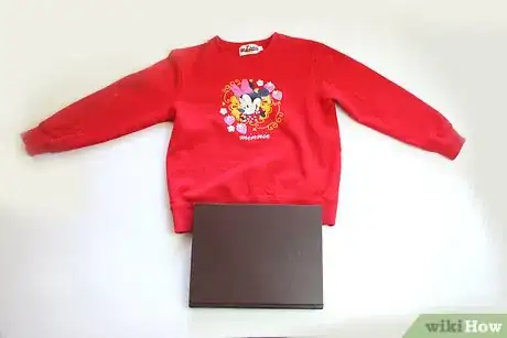 Imagen titulada Cut a Sweatshirt Step 4Bullet1
