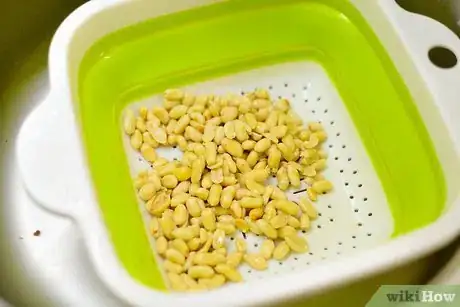 Imagen titulada Cook Soybeans Step 2