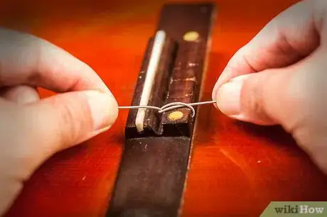 Imagen titulada Change Classical Guitar Strings Step 3Bullet5