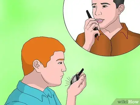 Imagen titulada Talk on a Radio (Walkie Talkie) Step 8