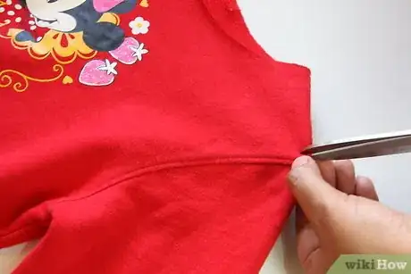 Imagen titulada Cut a Sweatshirt Step 9Bullet1