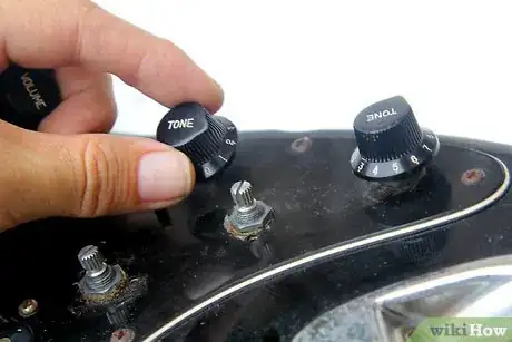 Imagen titulada Decorate a Guitar Step 9
