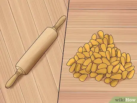 Imagen titulada Shell Pine Nuts Step 7