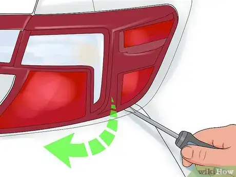 Imagen titulada Fix Car Tail Lights Step 5