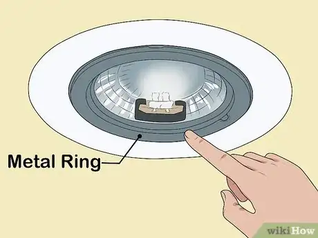 Imagen titulada Change a Lightbulb in a Recessed Light Step 9