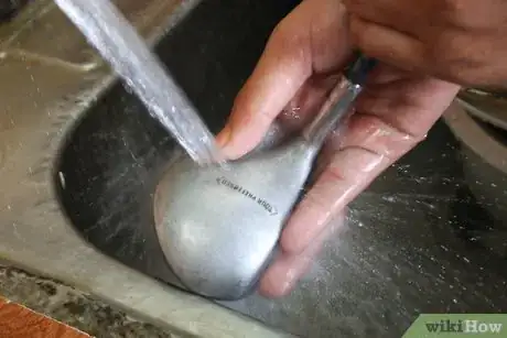 Imagen titulada Clean a Golf Club Step 4
