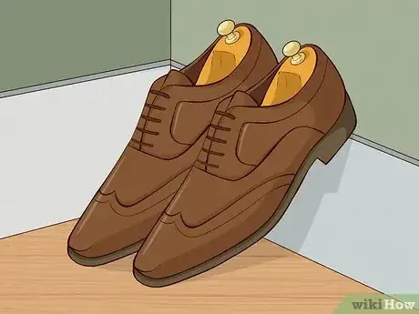 Imagen titulada Keep Dress Shoes from Creasing Step 13