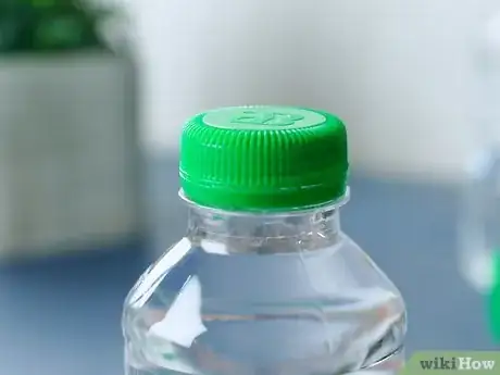 Imagen titulada Open a Bottle of Water Step 4