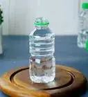 abrir una botella de agua