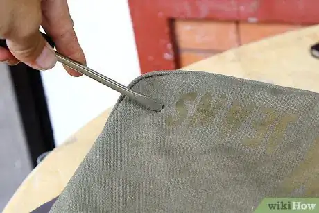 Imagen titulada Make a Bicycle Saddle Bag Step 5Bullet1