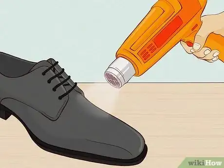Imagen titulada Keep Dress Shoes from Creasing Step 11