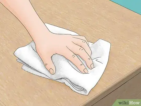 Imagen titulada Lacquer Furniture Step 3