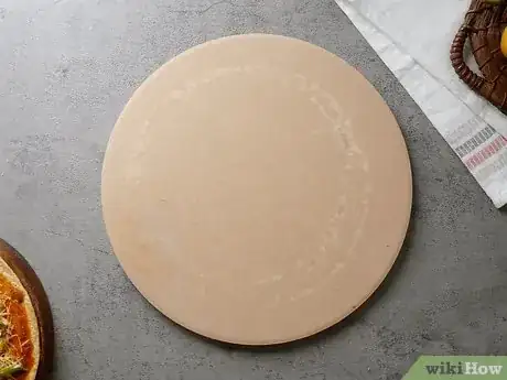 Imagen titulada Clean a Pizza Stone Step 6