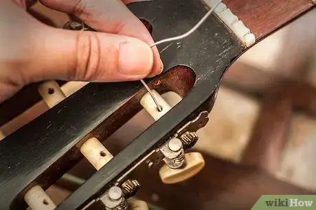 Imagen titulada Change Classical Guitar Strings Step 6