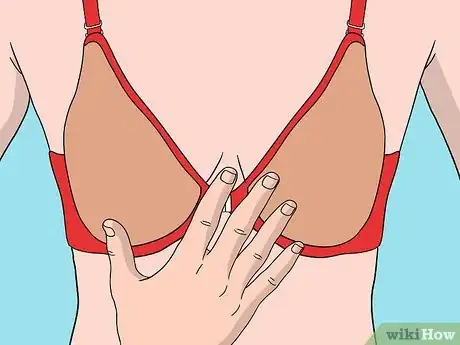 Imagen titulada Undo a Bra One Handed Step 8