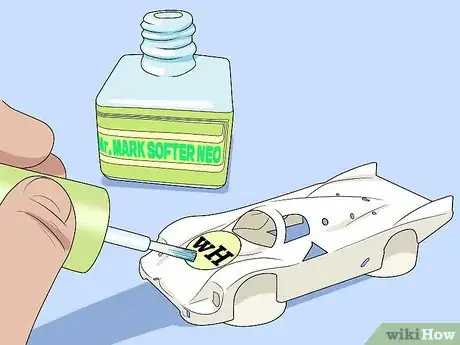 Imagen titulada Apply Waterslide Decals Step 6