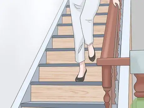 Imagen titulada Not Fall Down Stairs Step 2