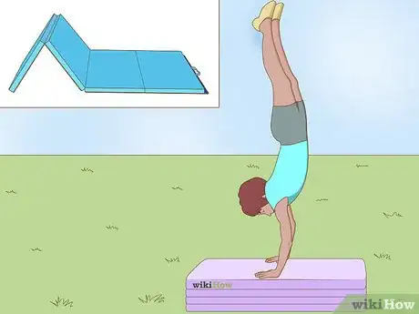 Imagen titulada Do a Back Tuck Step 5