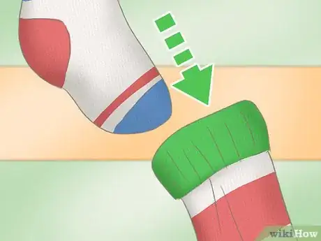 Imagen titulada Recycle Your Socks Step 20