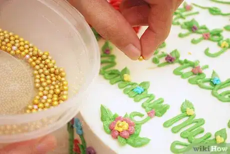 Imagen titulada Decorate Birthday Cakes Step 4
