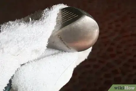 Imagen titulada Clean a Golf Club Step 5