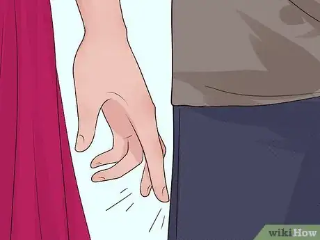 Imagen titulada Attract a Boy Who Ignores You Step 9
