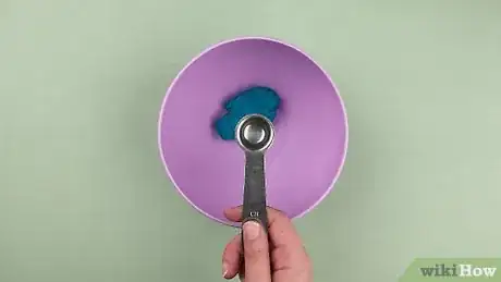 Imagen titulada Make Playdough Soft Again Step 1