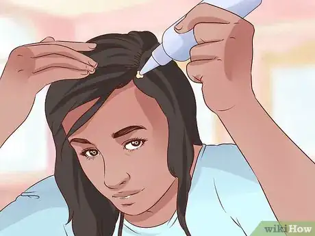Imagen titulada Take Hair Extensions Out Step 5