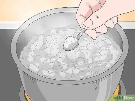 Imagen titulada Get Stuff out of Your Eye Step 6