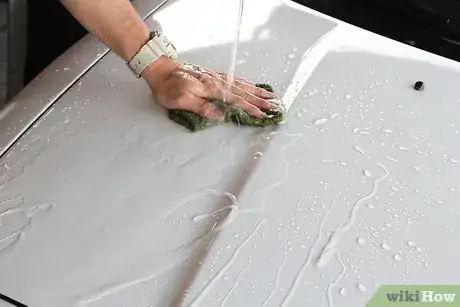 Imagen titulada Remove Tree Sap From Your Car Step 4
