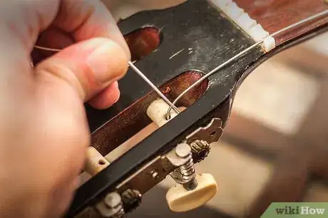 Imagen titulada Change Classical Guitar Strings Step 8