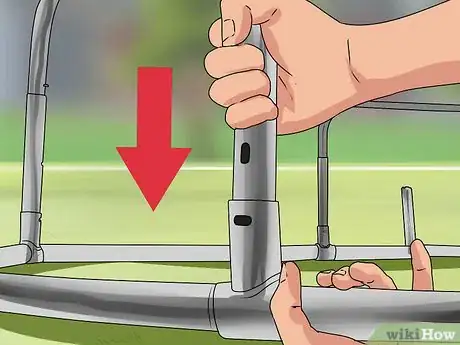 Imagen titulada Set up a Trampoline Step 5
