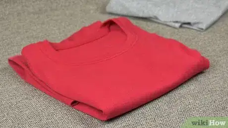 Imagen titulada Cut a Shirt Step 6