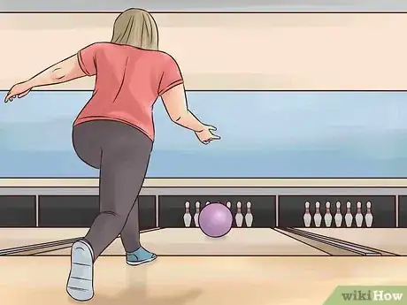 Imagen titulada Clean a Bowling Ball Step 11