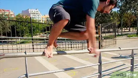 Imagen titulada Hop a Fence Step 4