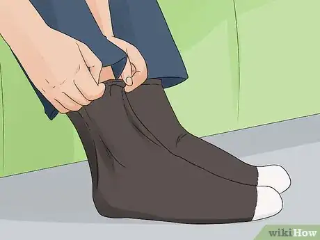 Imagen titulada Widen Leather Shoes Step 5