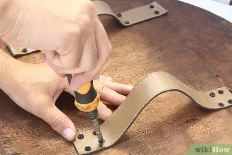 Imagen titulada Make a Wooden Shield Step 13