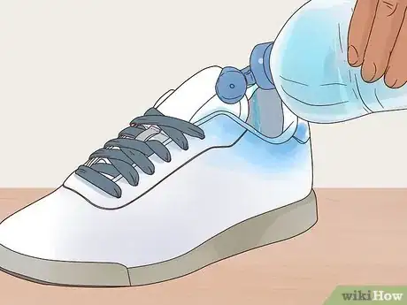Imagen titulada Remove Jean Stains from Shoes Step 1
