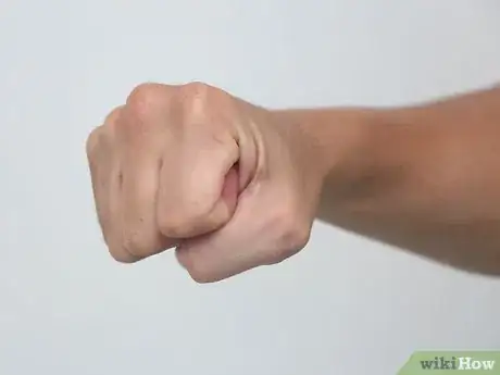 Imagen titulada Make a Fist Step 4