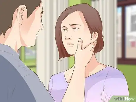 Imagen titulada Kiss Your Girlfriend in Public Step 15