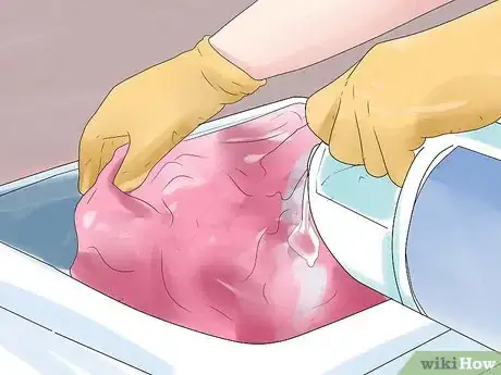 Imagen titulada Neutralize Bleach Step 3