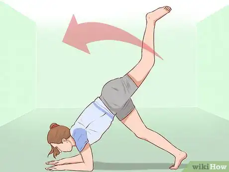 Imagen titulada Do an Elbow Stand Step 3