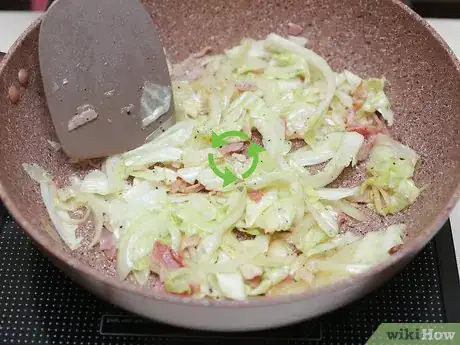 Imagen titulada Fry Cabbage Step 4