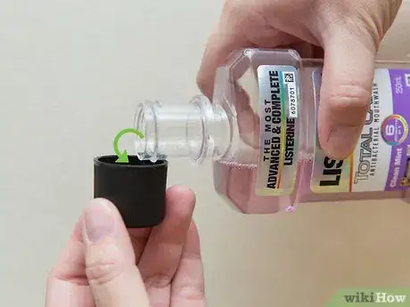 Imagen titulada Brush Your Teeth Without a Toothbrush Step 4